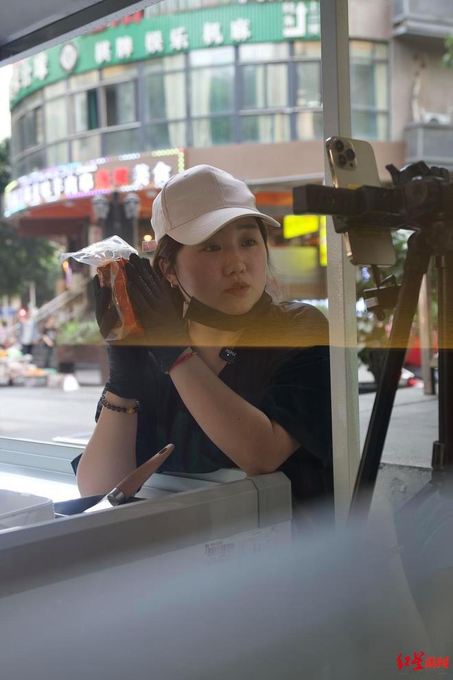 妈妈近况曝光！摆摊卖甜品想踏出重生第一步PG麻将胡了2模拟器“重庆姐弟坠亡案”(图3)